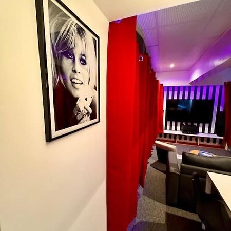 Experience Cinema Immersif Dans Appartement Renove Pres De Montmartre Paris Exterior foto