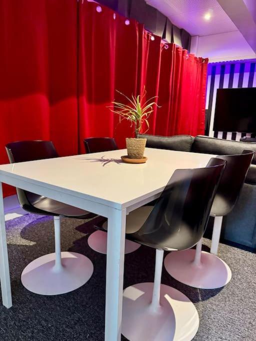 Experience Cinema Immersif Dans Appartement Renove Pres De Montmartre Paris Exterior foto