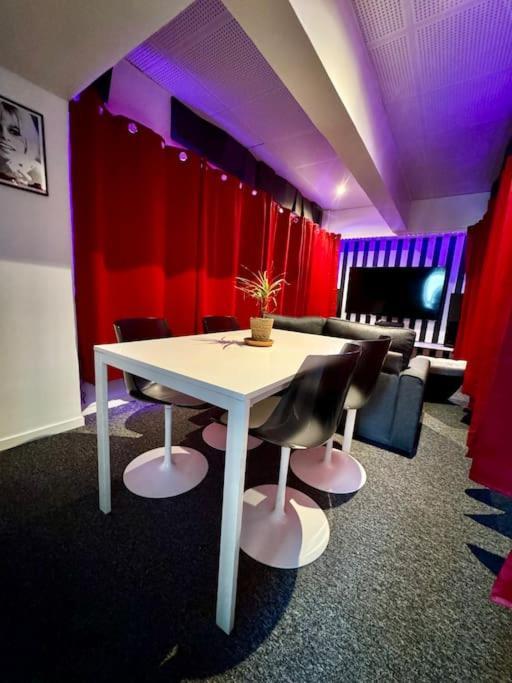 Experience Cinema Immersif Dans Appartement Renove Pres De Montmartre Paris Exterior foto